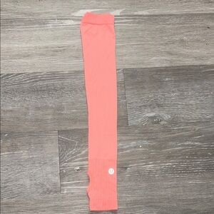 Lululemon Swiftly Arm Warmers
Pop Orange